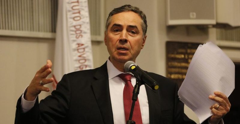 Presidente do TSE diz que voto impresso vai gerar "caos" no sistema