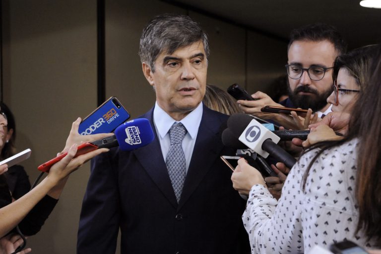 Projeto permite ao governo pegar dinheiro de grandes empresas