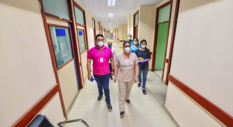 Governo equipe hospital da Nilton Lins