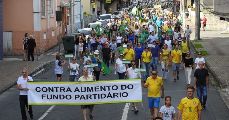 juiz, bloqueia, fundos, coronavirus