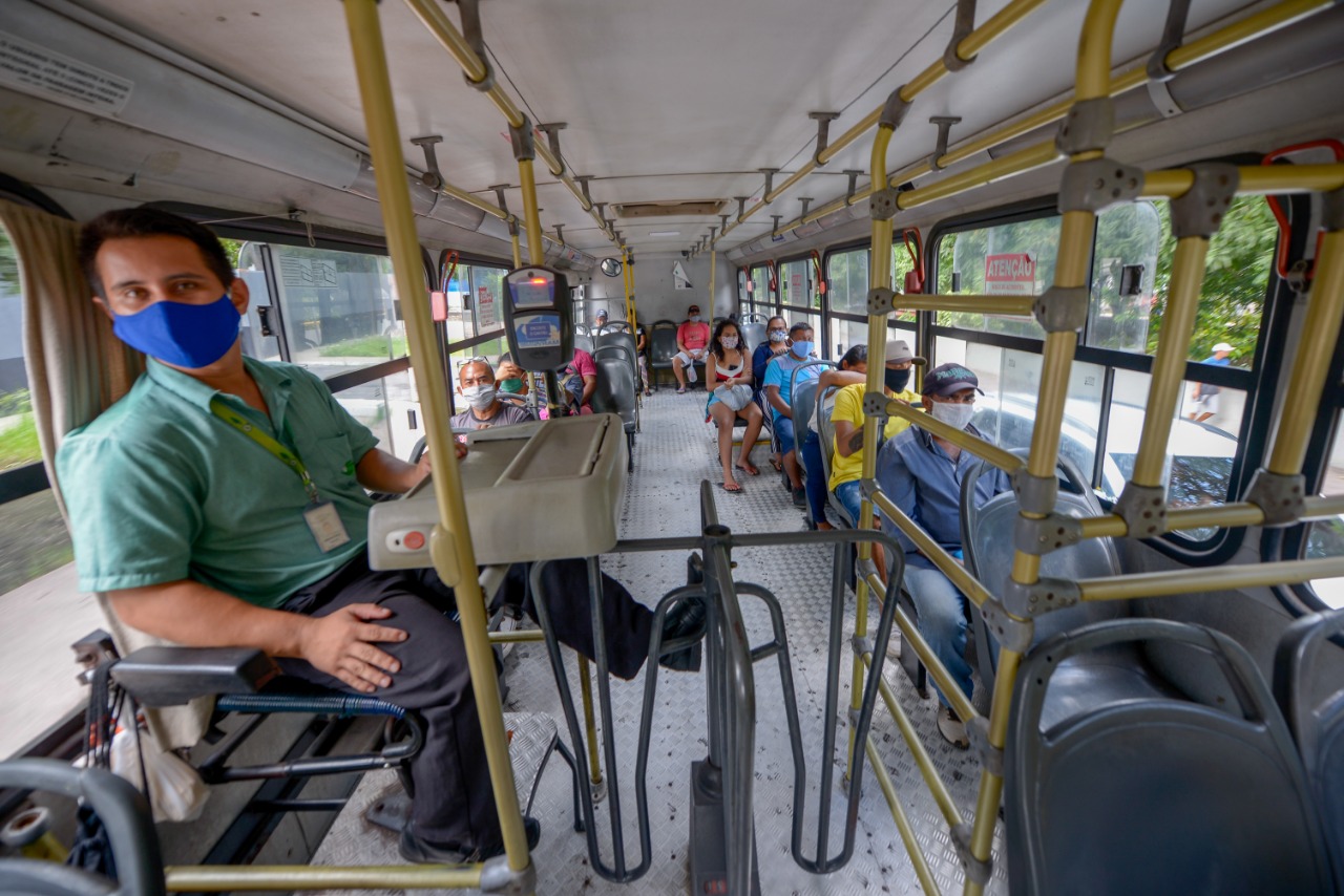 Ônibus transporte coletivo
