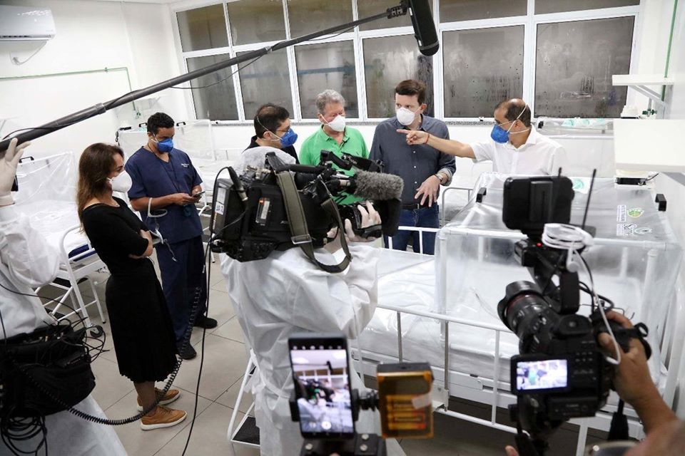 Roberto Cabrini no Hospital de Campanha