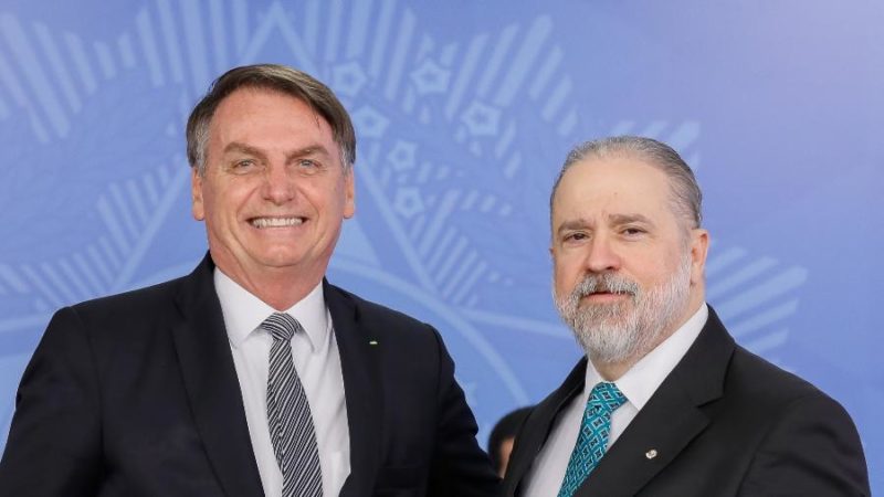 Proximidade de Aras com Bolsonaro revolta procuradores no Brasil todo