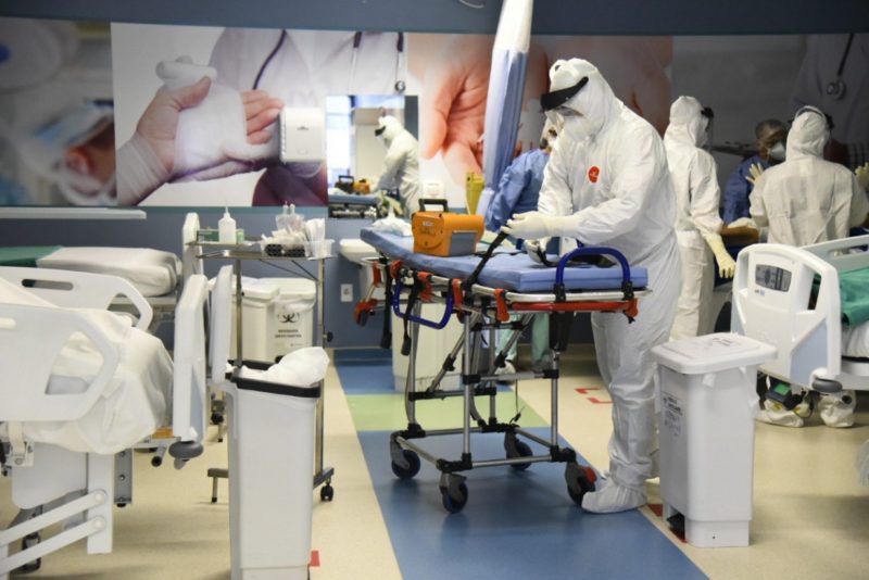 Médicos serão obrigados a escolher quem vive, diz presidente da AMB