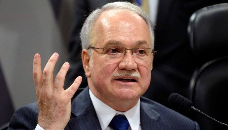 Fachin pede que presidente do STF adie julgamento de Moro