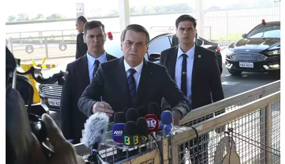 Bolsonaro libera rádios comunitários e monta rede de simpatizantes