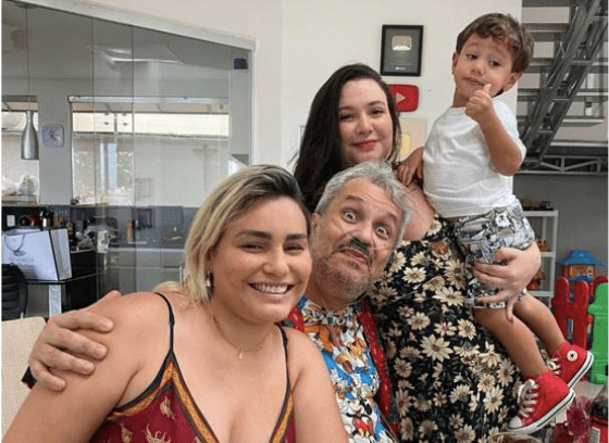 Sikêra Jr. e família