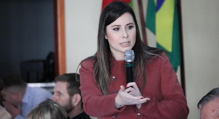 deputada, devolve, verba, protesto