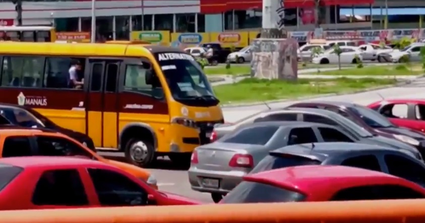 Sem lockdown, explodem aglomerações na zona preferida do coronavírus