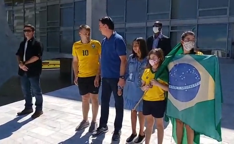 Depois de receber Flamengo, Bolsonaro faz MP ruim à Globo