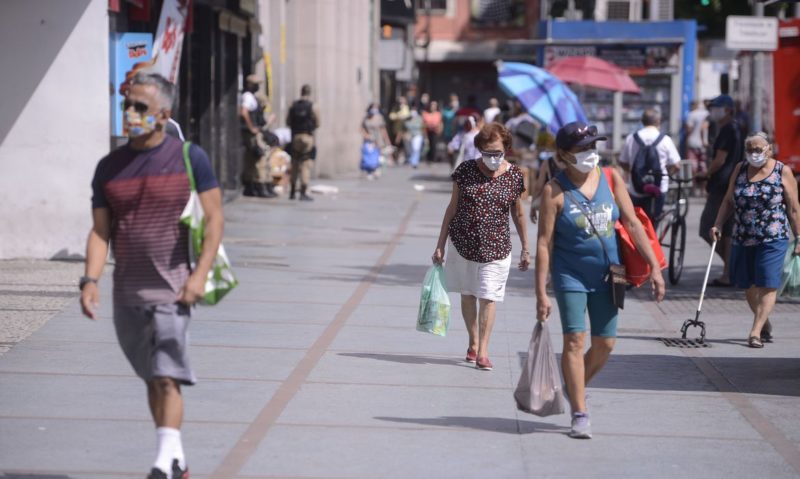 Seis em cada dez brasileiros apoiam isolamento mais rígido