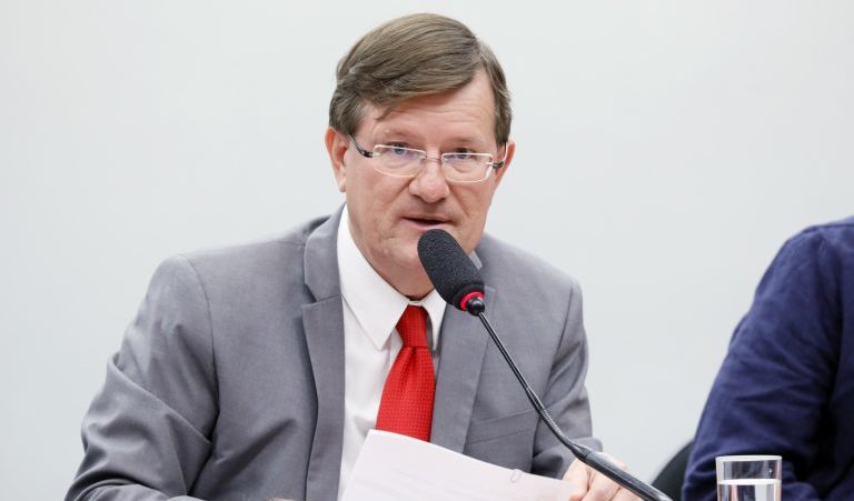 Deputado denuncia que está sendo alvo de fake news