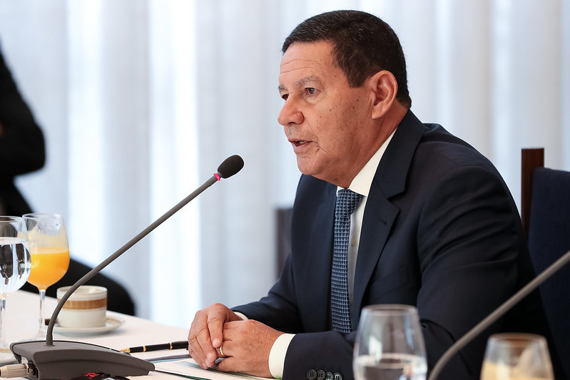 Maçons querem levar Hamilton Mourão a Maués