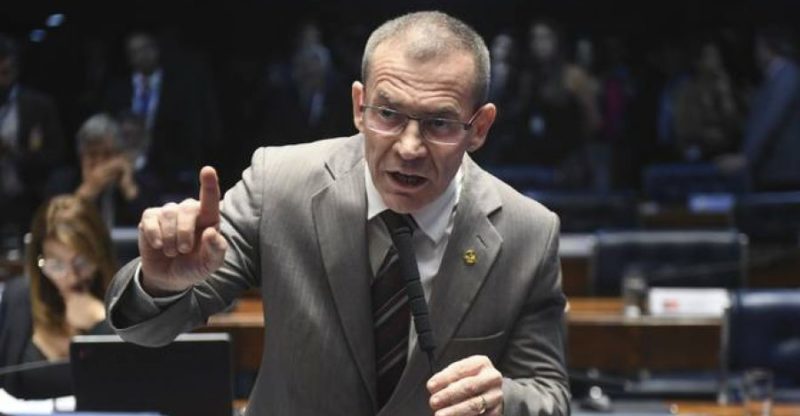 senador, apreensao, passaporte, ex-ministro