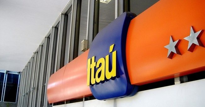 itau, devolverá, clientes, milhoes