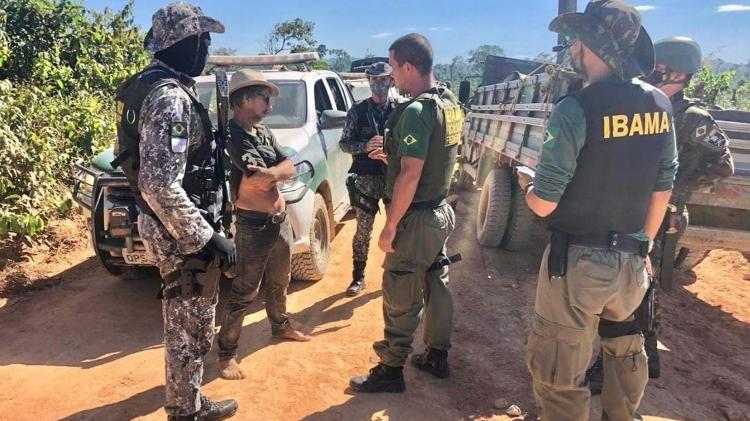 Militares e fiscais do Ibama