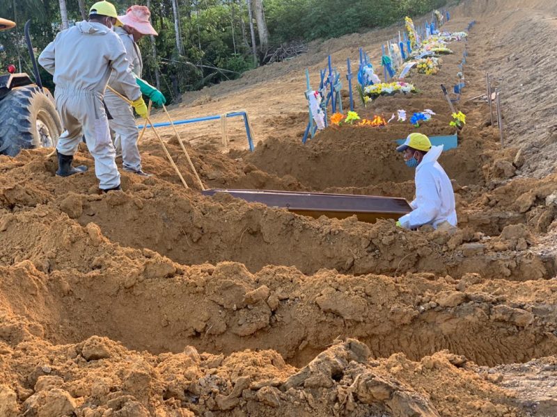 Governo do AM contesta prefeito de Manaus sobre mortes por coronavírus