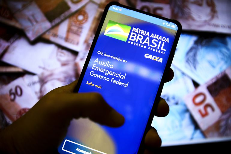 Governo limita crédito de novas parcelas do auxílio a R$ 600 por família