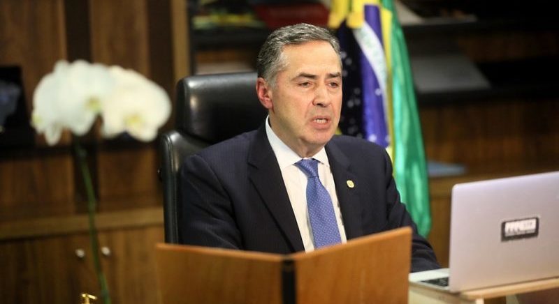 Presidente do TSE faz discurso mais duro contra Bolsonaro