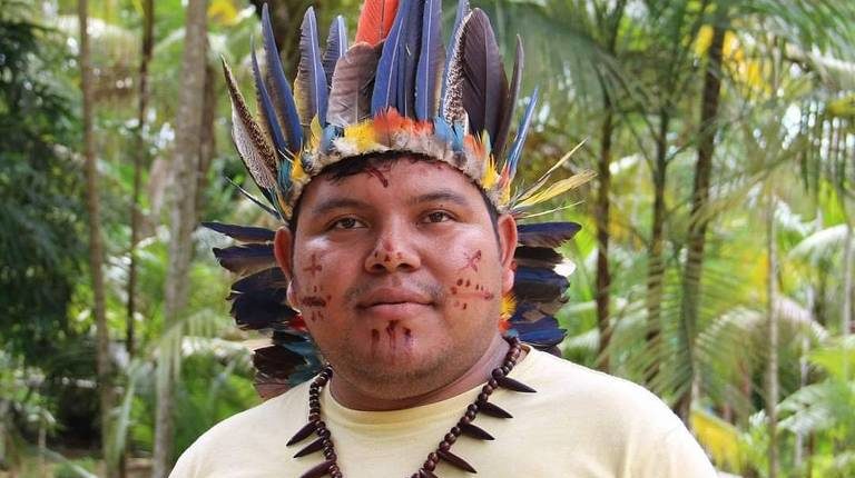 caetano, gisele, doacao, indios