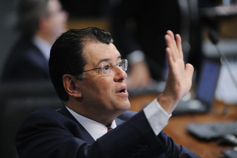 Senador Eduardo Braga divulga nota dizendo que está com coronavírus