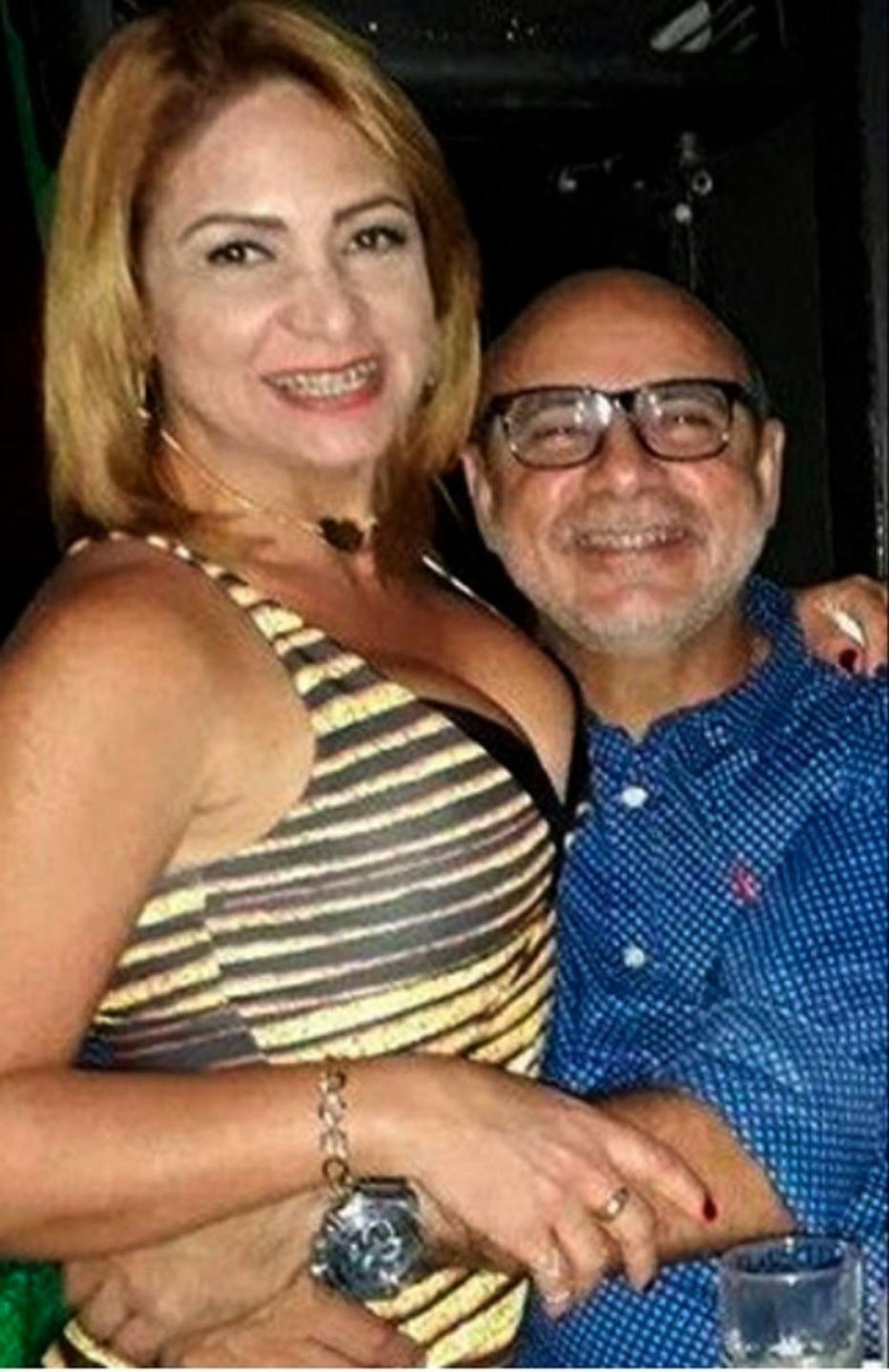 Caderneta da mulher de Queiroz tem nomes de Bolsonaro e de Flávio