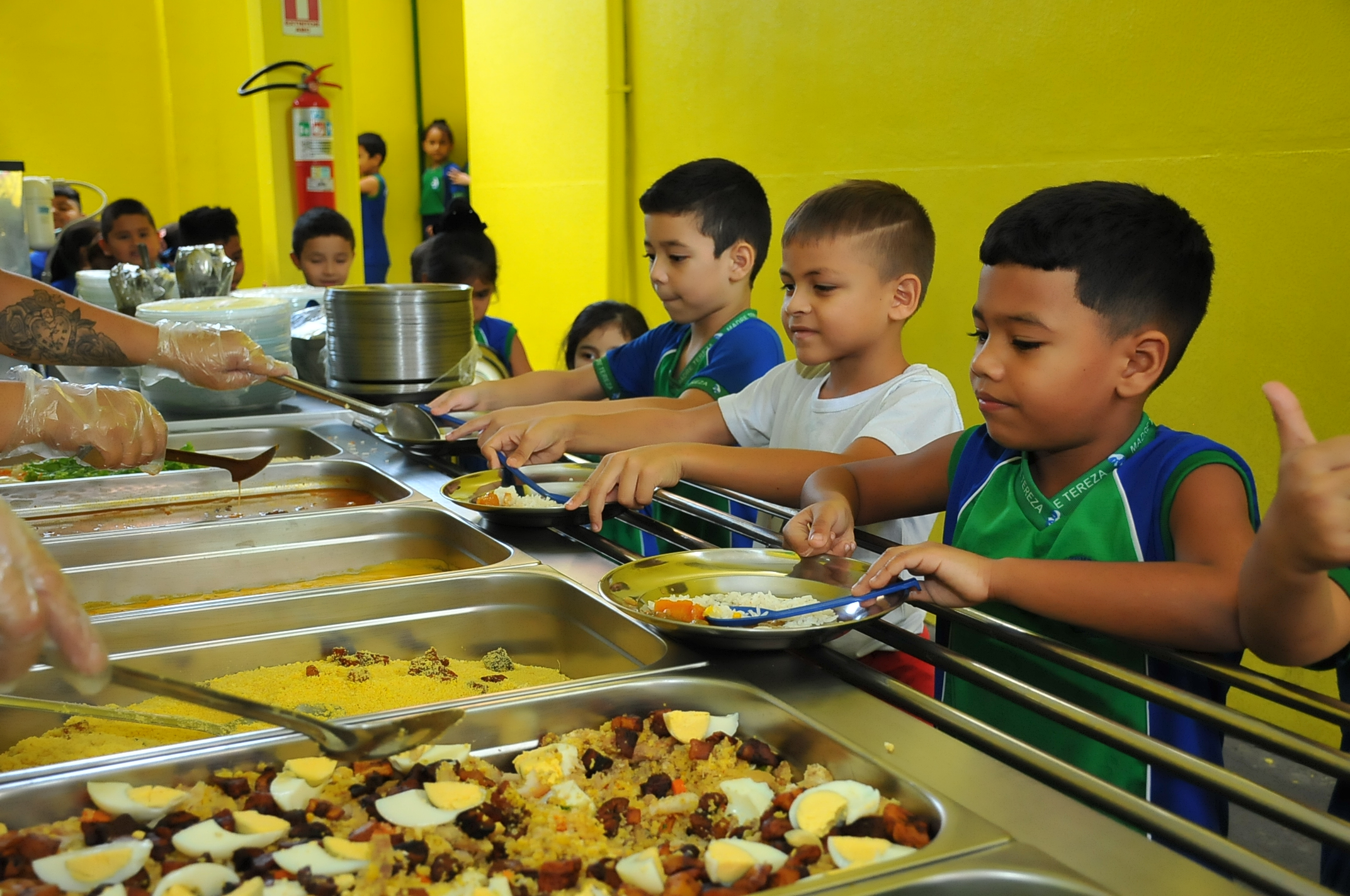 Governo homologa licitações da Seduc para alimentação e transporte