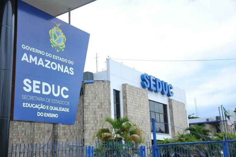 Seduc vai negociar com professores e marca reunião após feriado