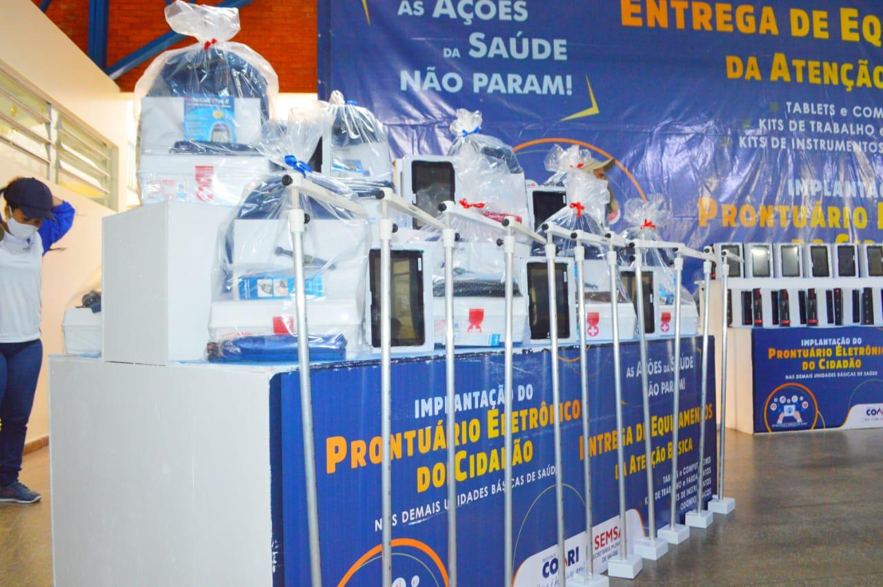 Adail Filho entrega equipamentos para profissionais de saúde