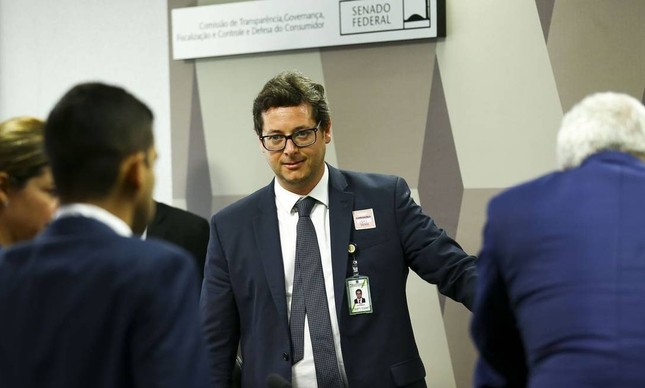 Ex-chefe da comunicação de Bolsonaro diz que Pazuello foi incompetente