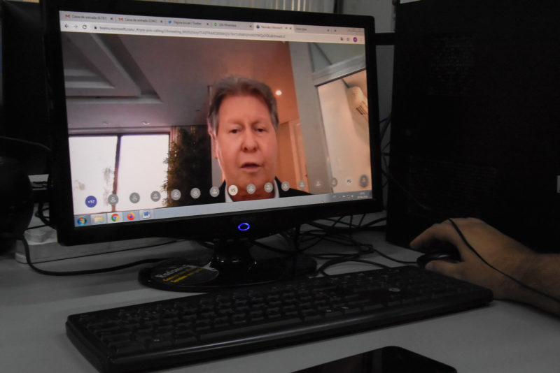 Prefeito de Manaus fala com ministro da Economia e cobra pagamento