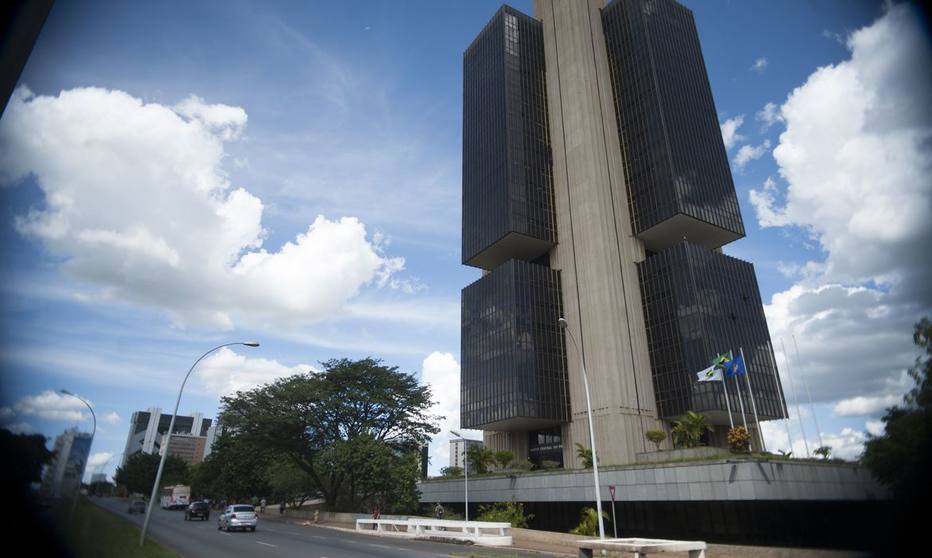 Banco Central divulga prévia do PIB e aponta início de recessão