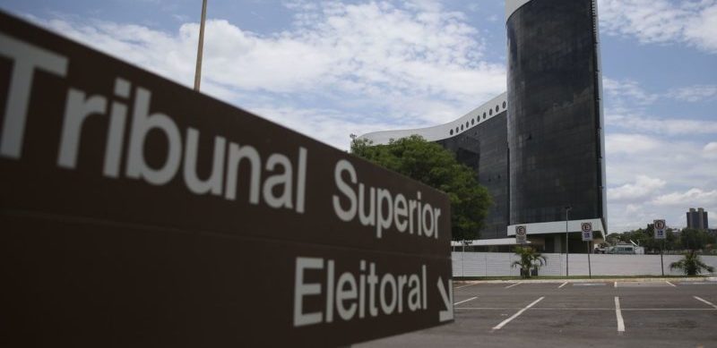 TSE decide que pandemia liberou "fichas-sujas" para eleições