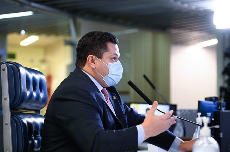 Mais da metade da população acompanha trabalho do Senado
