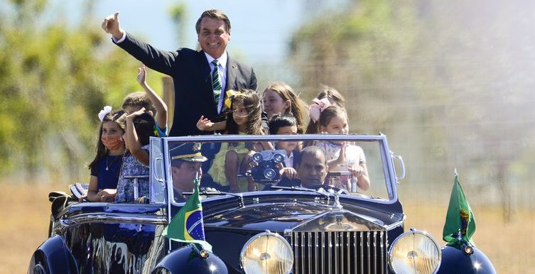 Bolsonaro empata com Lula e Moro em eventual 2º turno, diz pesquisa
