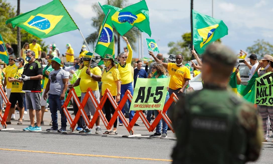 Megacarreata PF apura financiamento do governo a sites com postura antidemocrática