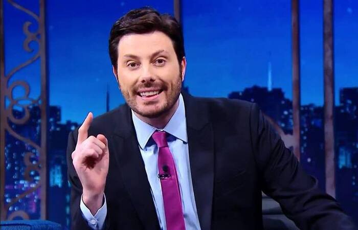 Danilo Gentili deve R$ 2,8 milhões por quebrar contrato com TV Band