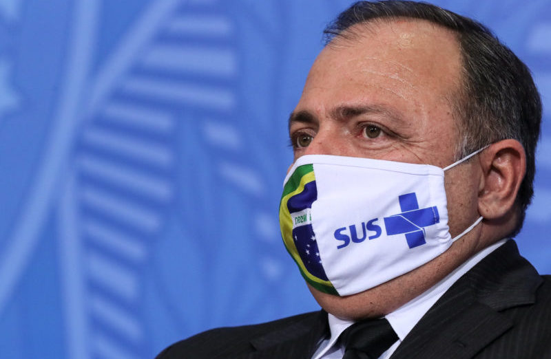 Improbidade Ministro da Saúde, Eduardo Pazuello, deixa hospital após dois dias