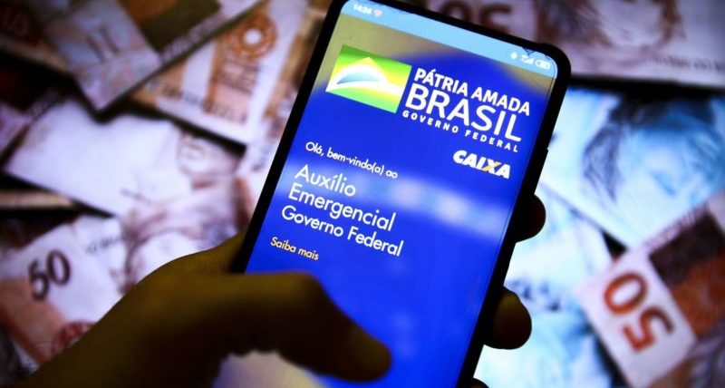 Congresso pressiona pela volta do auxílio e Bolsonaro dá sinais de recuo