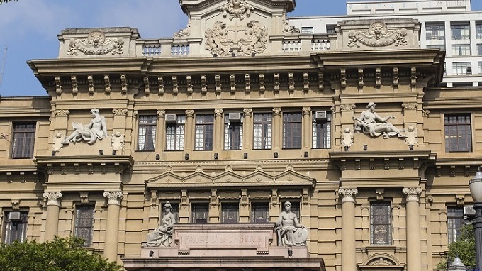 Magistrados deixam microfone aberto e são flagrados falando mal do réu
