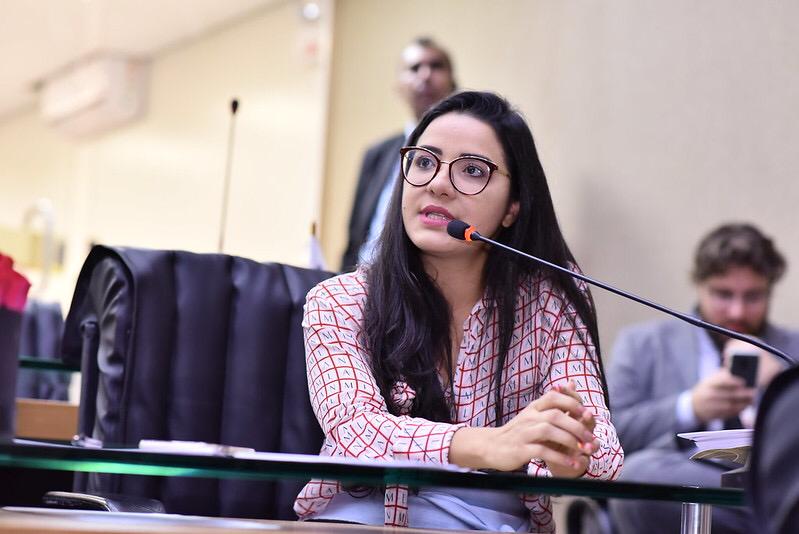 Mayara propõe doação de bens de informática apreendidos a estudantes