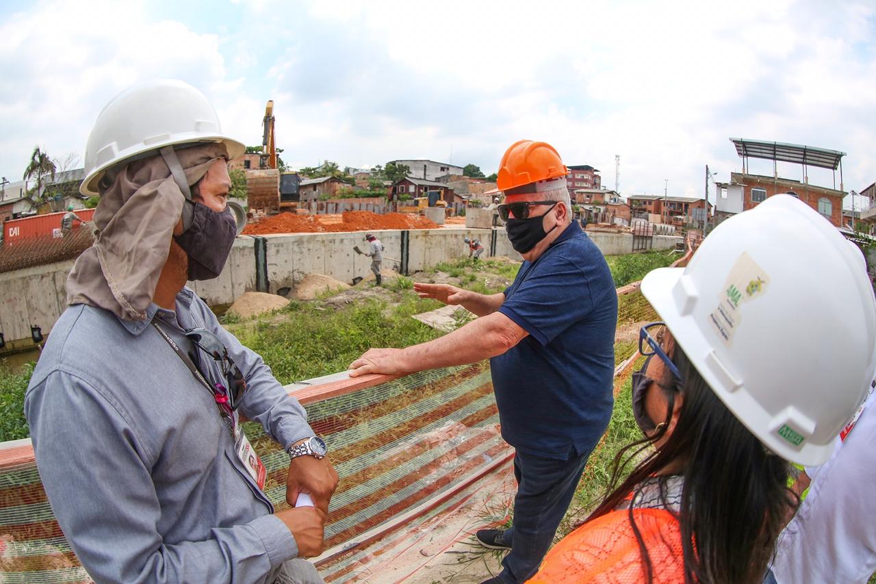Técnicos do Banco Interamericano (BID) inspecionam obras do Prosamim