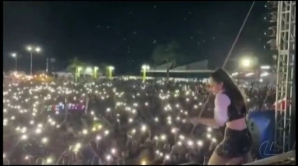 Nem aí para coronavírus, prefeito libera show com alta aglomeração