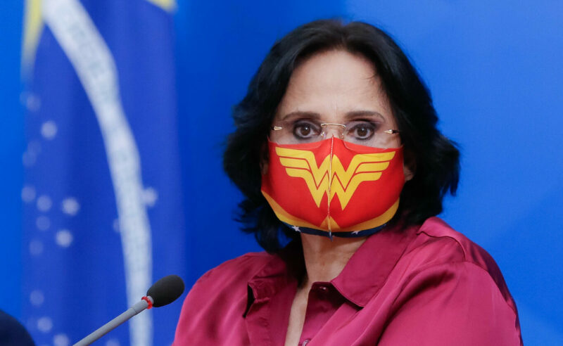 ONU cobra de Damares garantias sobre aborto seguro no Brasil