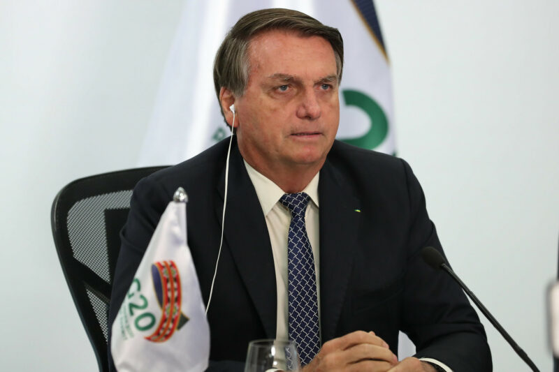 Bolsonaro defende "boi-bombeiro" para reduzir incรชndios no Pantanal