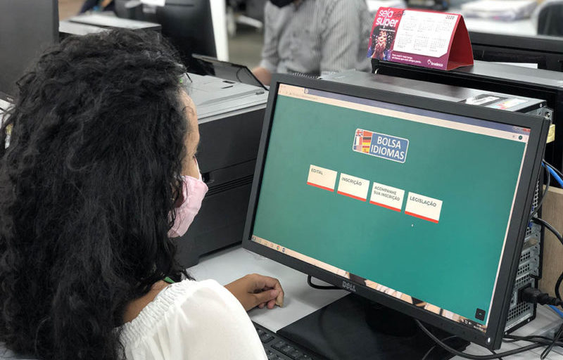 Acaba neste dia 4 prazo de inscrições ao Bolsa-Idiomas, com 25,5 mil vagas