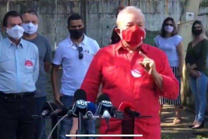 Lula passa Bolsonaro na segunda pesquisa da XP/Ipespe