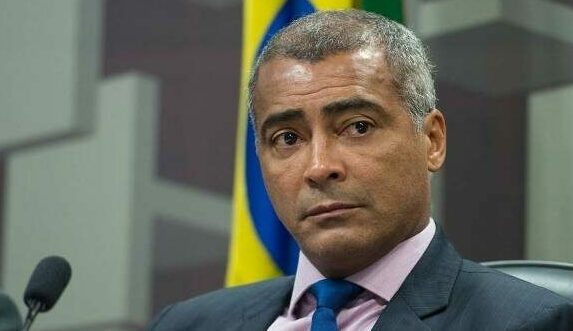Senador Romário posta vídeo dando apoio a Amazonino Mendes