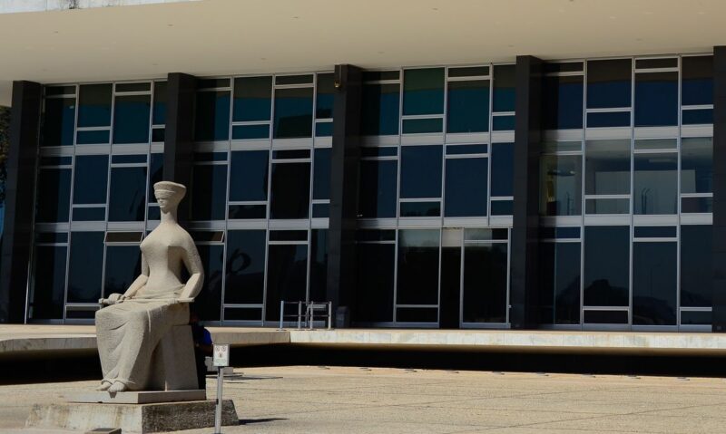 Prisão de deputado que não usa máscara deve receber aval do STF