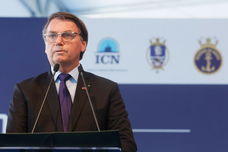 Bolsonaro está ameaçado de ser banido do Twitter, como Trump